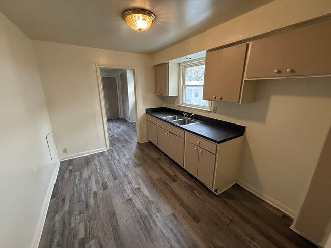 Building Photo - 7251 Hudson Ave