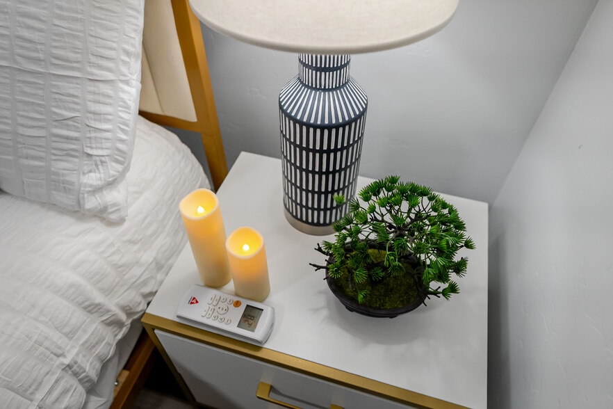 Clean bedroom with fresh linen for a restful and comfortable stay! - 4989 Randlett Dr
