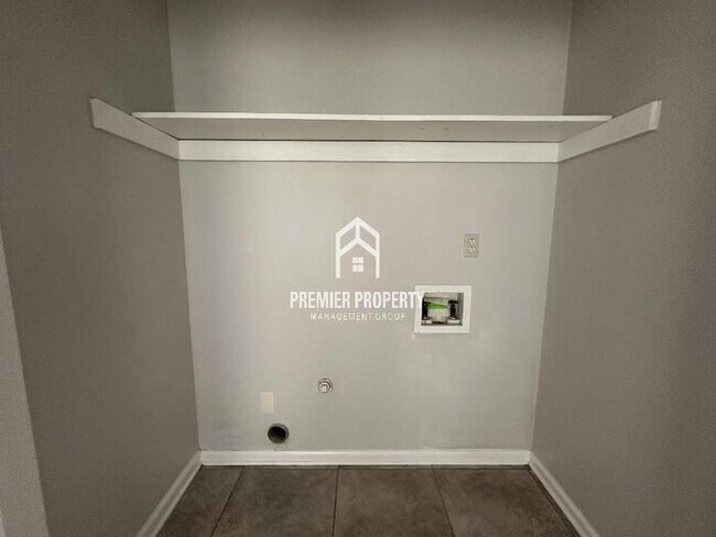 Building Photo - 995 Red Fox Cove