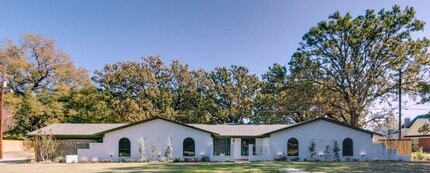 Building Photo - Palm Springs style ranch house