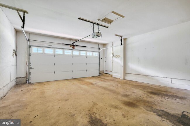 Building Photo - 9622 Cinnamon Creek Dr