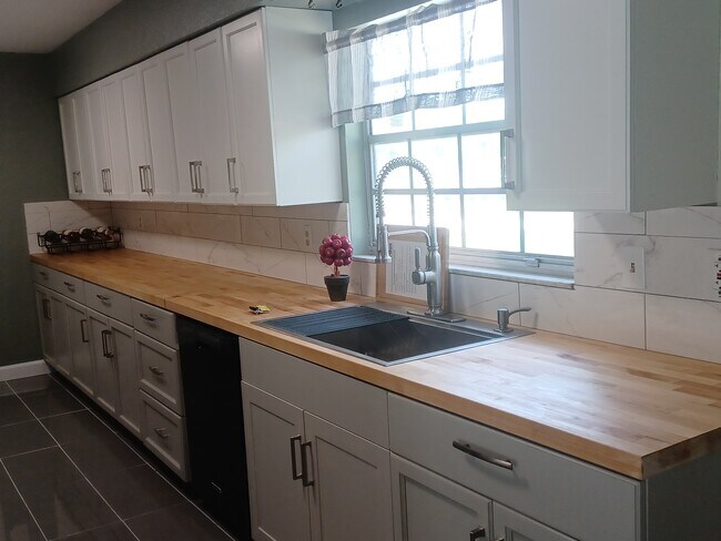 Building Photo - 3160 SE 30th Terrace