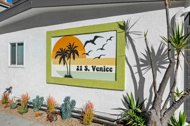 Building Photo - 21 S Venice Blvd