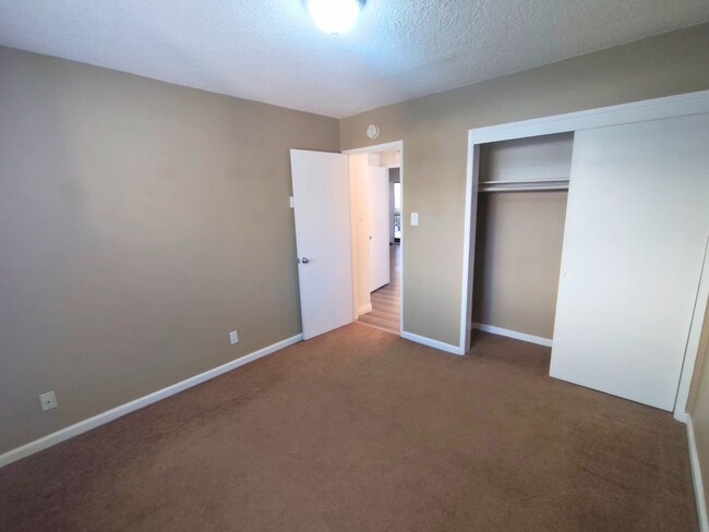Building Photo - 4281 Green Ave