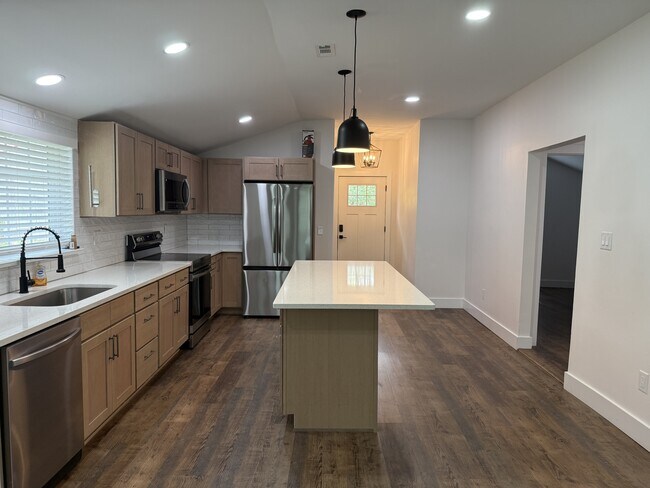 Building Photo - 740 Finn Long Rd