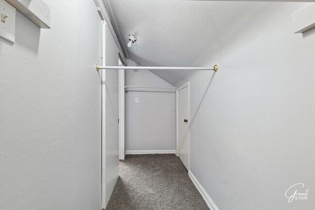 Building Photo - $1300 3 bedroom bungalow