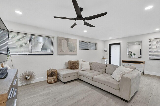 Building Photo - 830 NE 59th Ct