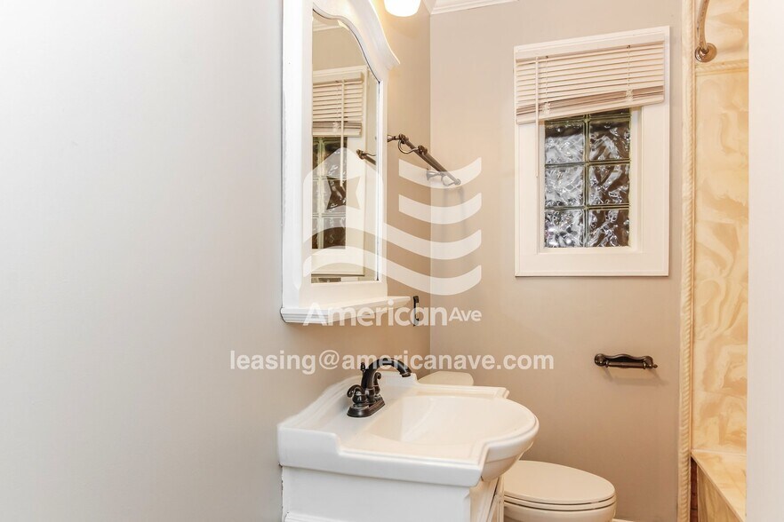 Building Photo - 318 Lyles St