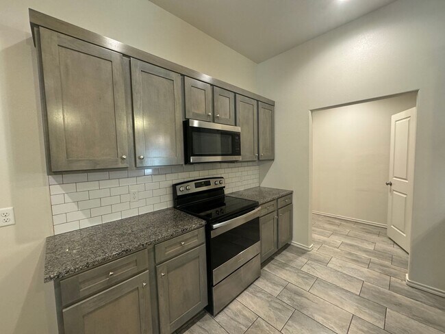 Building Photo - 3Bed/ 2Bath Available Now- in Lubbock coop...