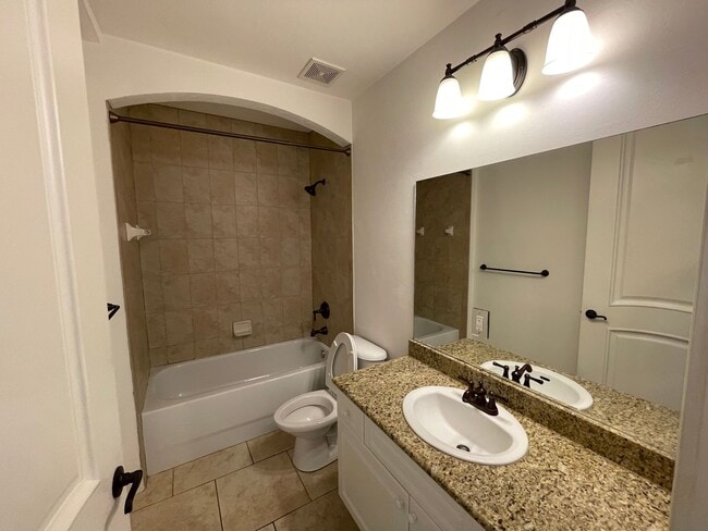Building Photo - Jackson Square - Top Floor 2 Bedroom, 2 Ba...