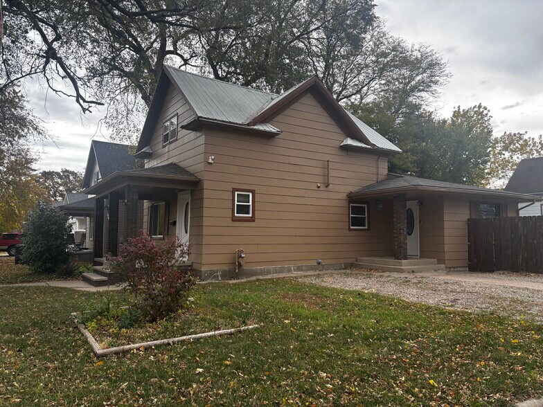 Side of home, second entrance to dinning room, & parking pad. - 829 W 5th Ave