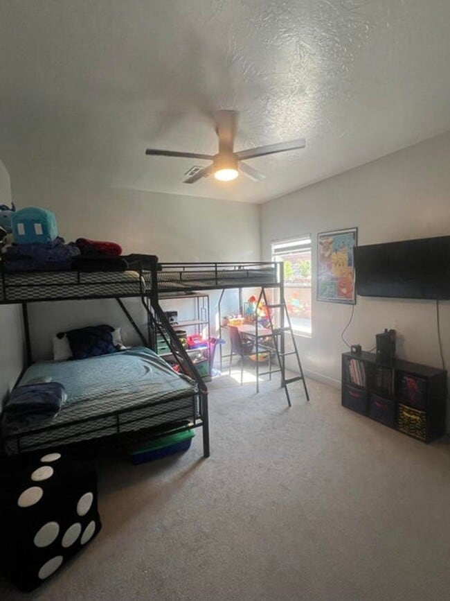 Building Photo - Stunning 4 Bedroom Home!