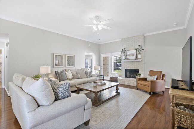 Building Photo - 1317 Baywood Ln