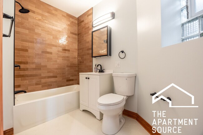 Building Photo - 2842 W Augusta Blvd