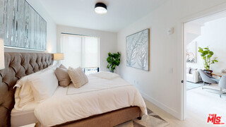Building Photo - 105 S Doheny Dr