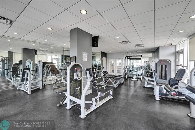 Building Photo - 209 N Fort Lauderdale Beach Blvd