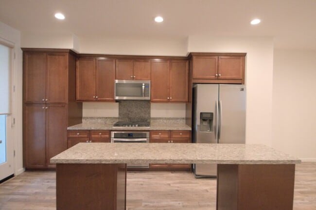 Building Photo - Dublin 3 stories 3 Beds, 3.5 Baths Townhouse in Boulevard community for rent