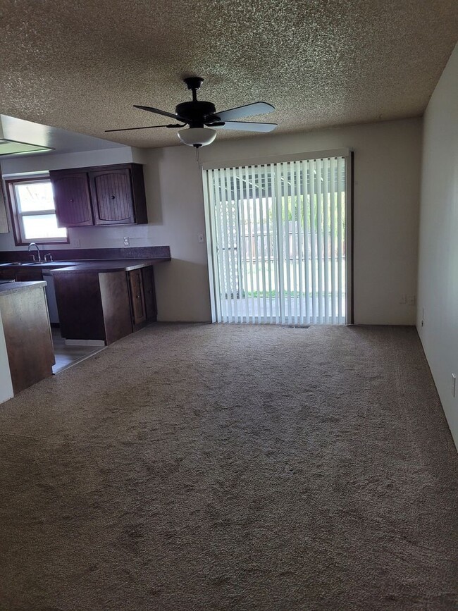 Building Photo - 3 bedrooms 2 bath