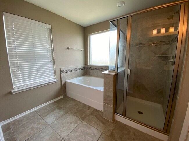 Building Photo - 105 Golden Bear Dr