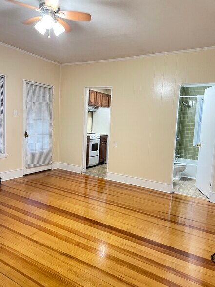 living room - 637 Dix St