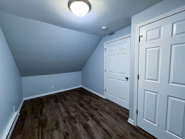 Bed #1 - 5202 Leighton Ave