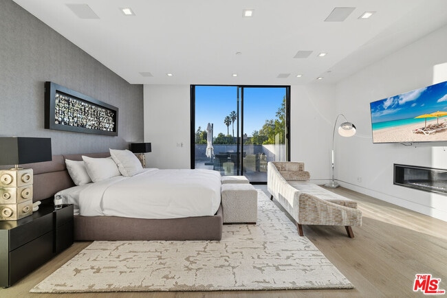 Building Photo - 5365 Vanalden Ave