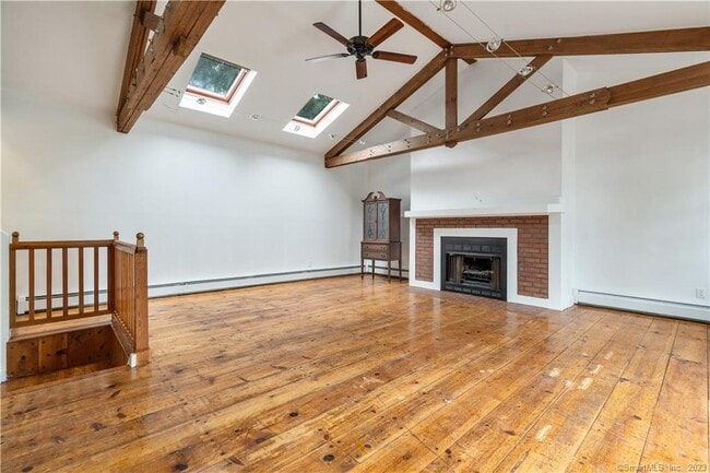 Primary Photo - 239 Bradley St