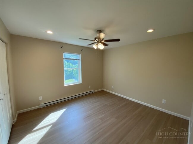 Building Photo - 233 Majestic Vine Ln