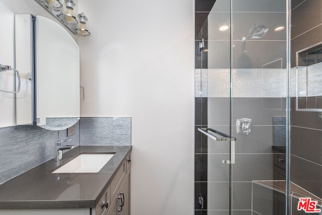 Building Photo - 1541 Selma Dr