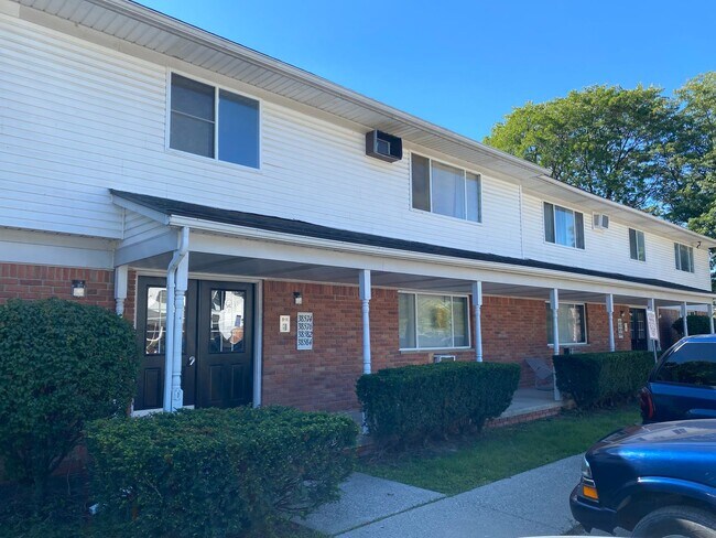 Building Photo - 2 Bedroom Condo in Clinton Township