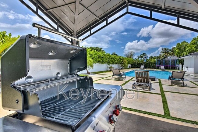 Building Photo - 3001 SW 111th Ct