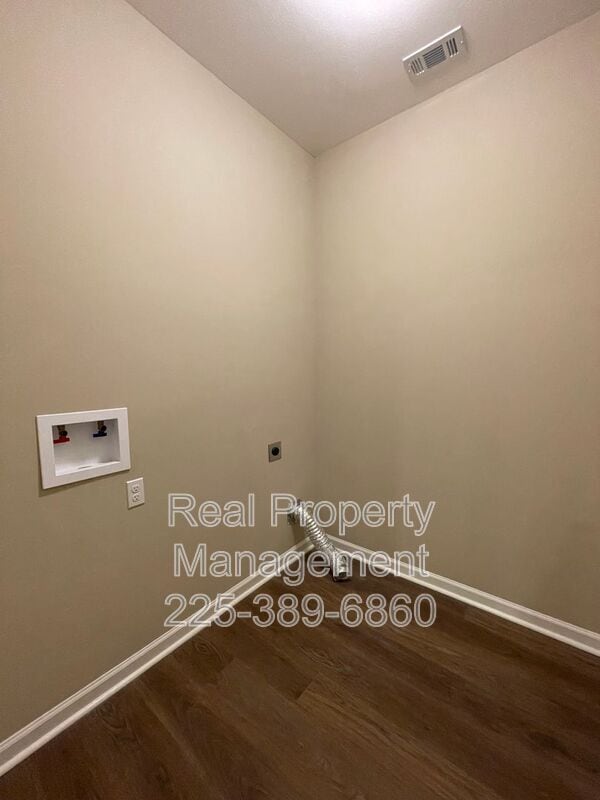 Building Photo - 17414 Berkshire Dr