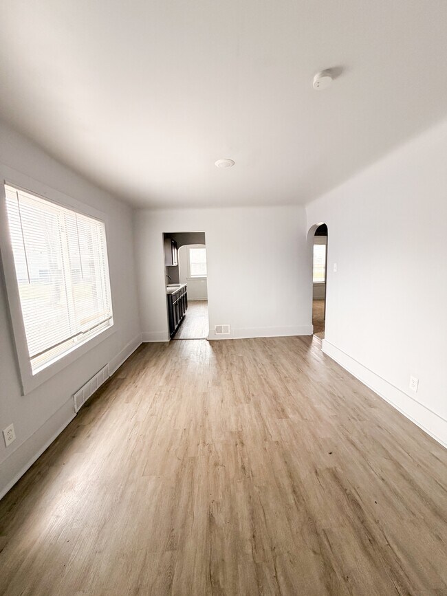 Building Photo - 15327 Cheyenne St