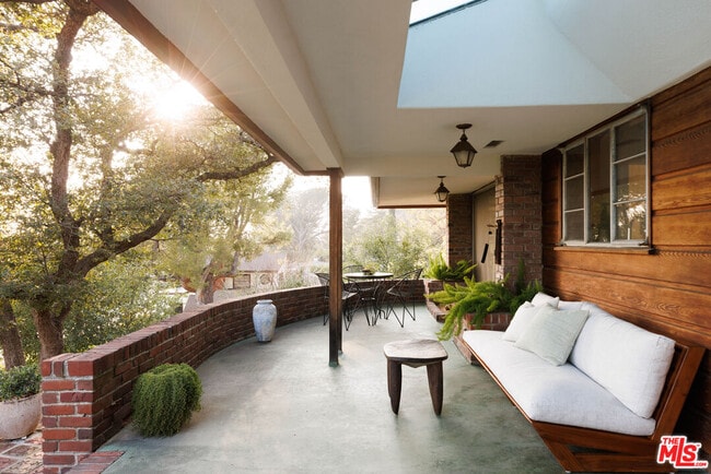 Building Photo - 1575 E Loma Alta Dr