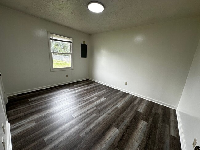 Building Photo - Newly Remodeled Duplex in Blacksburg