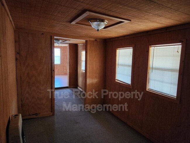 Building Photo - 311 S Cash