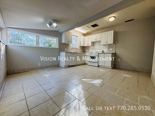 Building Photo - 302 Mandeville Ave