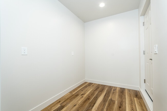 Building Photo - 3251 Vickers Dr