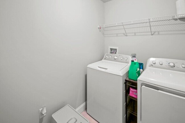 Building Photo - 300 Cassady Ln