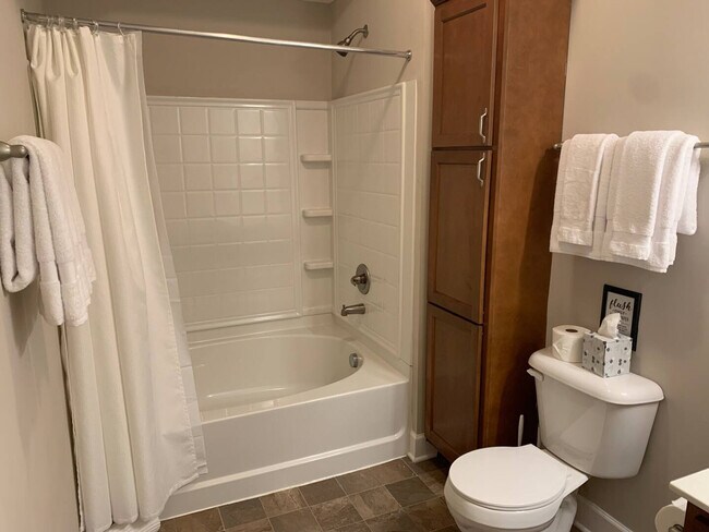 Building Photo - 855 Chillingham Dr