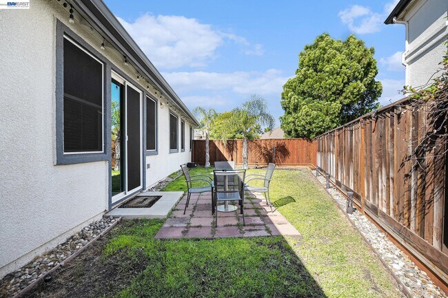 Building Photo - 355 Pebble Beach Dr
