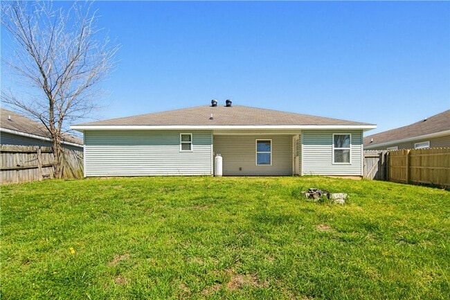 Building Photo - 6301 SW Meadow Well Ave