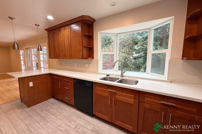 Building Photo - Nature-Surrounded 3BR/3BA Two-Story Home w/ Deck & Views — San Carlos