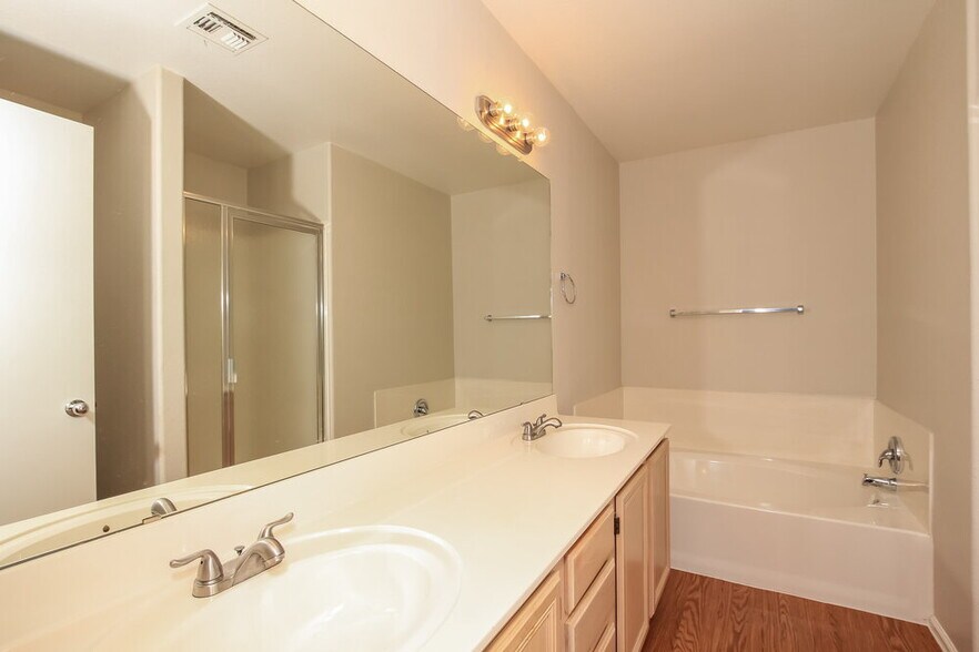 Building Photo - 2319 E Taro Ln