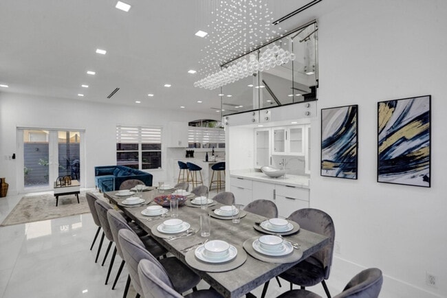 Building Photo - 3824 SW 49th Pl