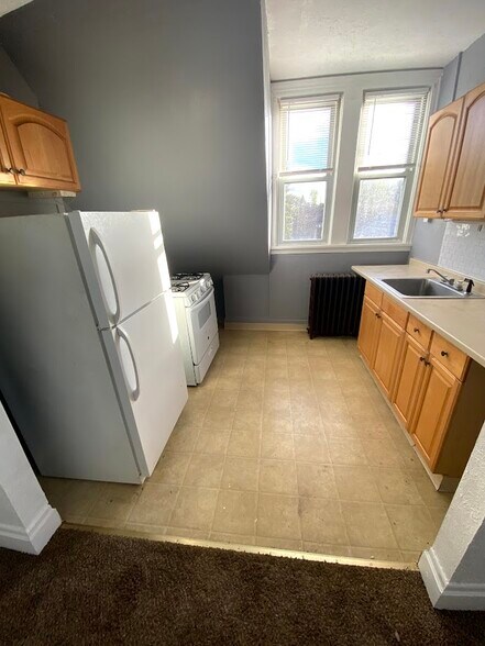 Kitchen - 3859 Brownsville Rd