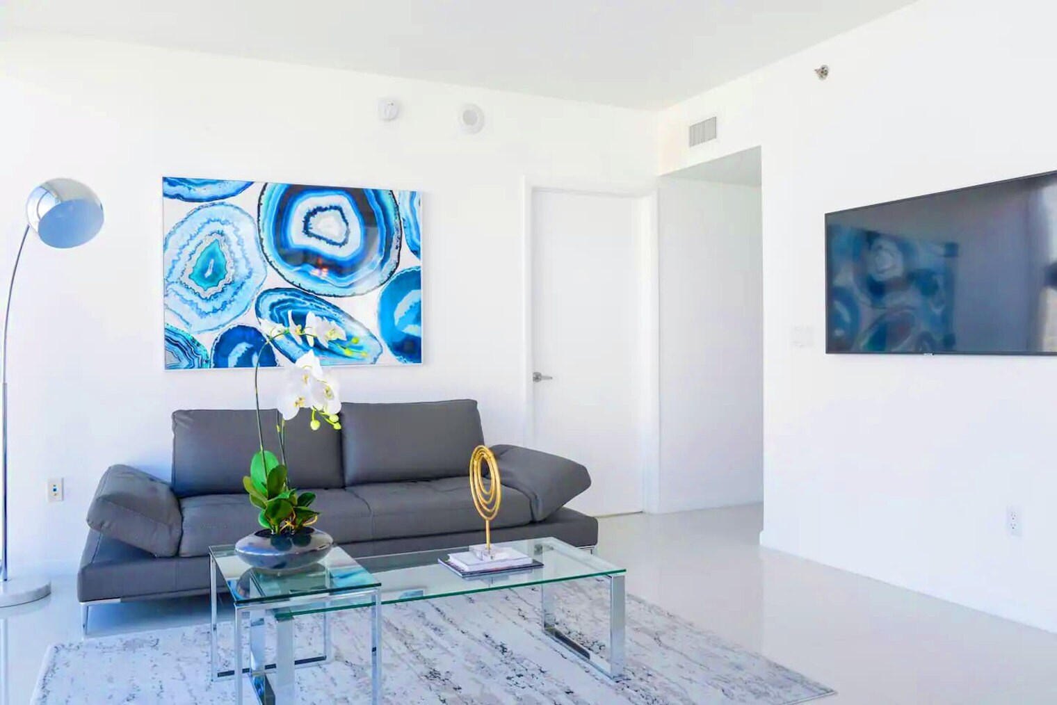 Building Photo - 485 Brickell Ave