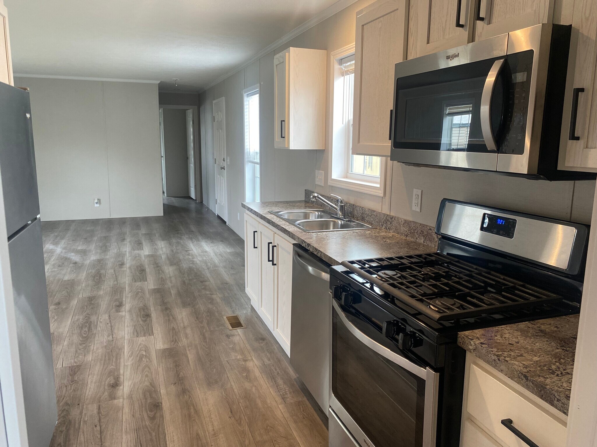 Building Photo - 80 Belmar St