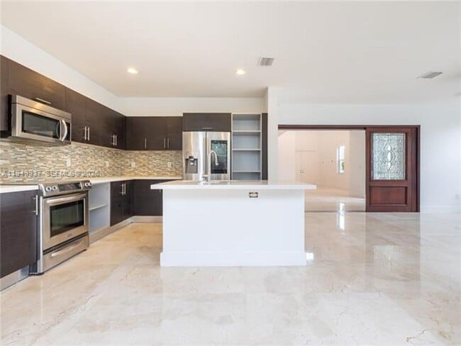 Building Photo - 7010 NW 106th Ave