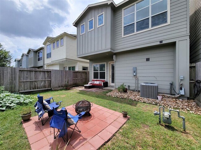 Building Photo - 1842 Parana Dr